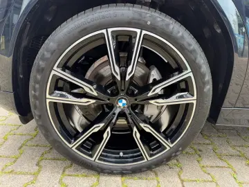BMW X6 xDrive40d M Sport 22  Massage AHK StHzg PANO