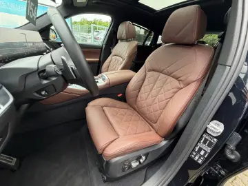BMW X6 xDrive40d M Sport 22  Massage AHK StHzg PANO
