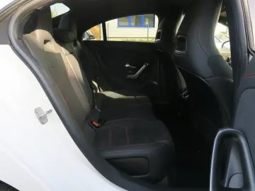 MERCEDES-BENZ CLA 200 AMG Line (EURO 6e) Night Fahra…