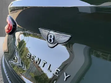 BENTLEY Bentayga V8