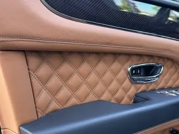 BENTLEY Bentayga V8