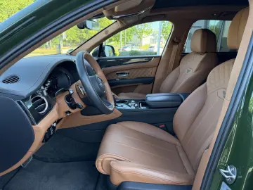 BENTLEY Bentayga V8