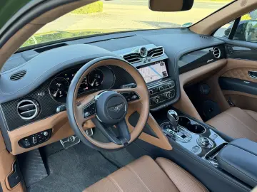 BENTLEY Bentayga V8