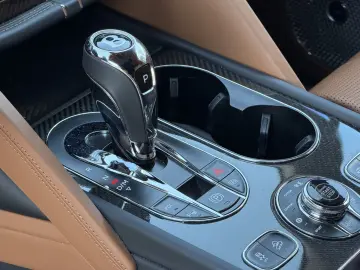 BENTLEY Bentayga V8