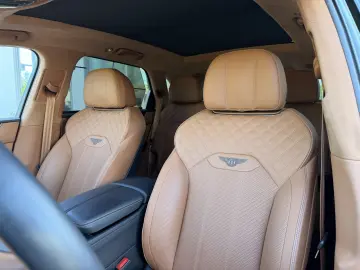 BENTLEY Bentayga V8