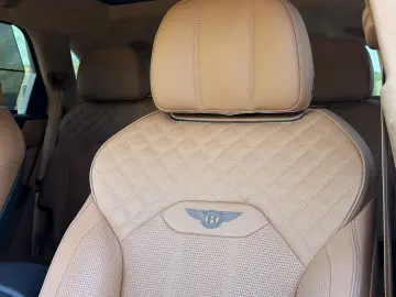 BENTLEY Bentayga V8