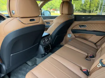 BENTLEY Bentayga V8