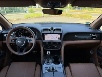 BENTLEY Bentayga V8