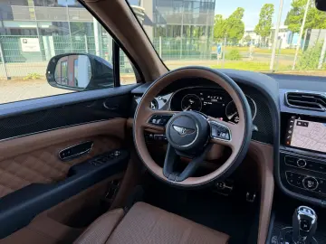 BENTLEY Bentayga V8