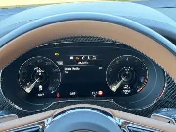 BENTLEY Bentayga V8