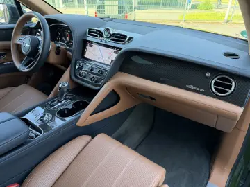 BENTLEY Bentayga V8