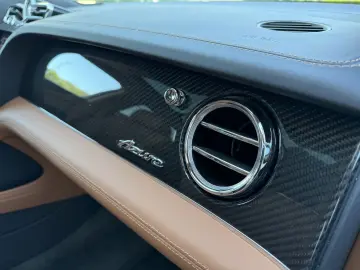 BENTLEY Bentayga V8