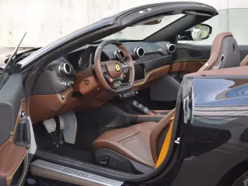FERRARI Portofino 3.9 T V8 DCT  Carbon LED Lenkrad PPF