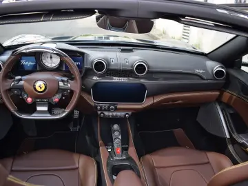 FERRARI Portofino 3.9 T V8 DCT  Carbon LED Lenkrad PPF