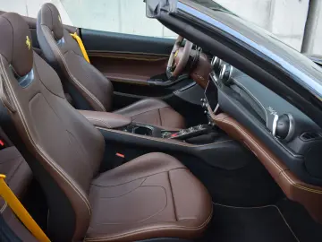 FERRARI Portofino 3.9 T V8 DCT  Carbon LED Lenkrad PPF