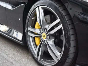 FERRARI Portofino 3.9 T V8 DCT  Carbon LED Lenkrad PPF