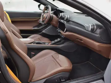 FERRARI Portofino 3.9 T V8 DCT  Carbon LED Lenkrad PPF