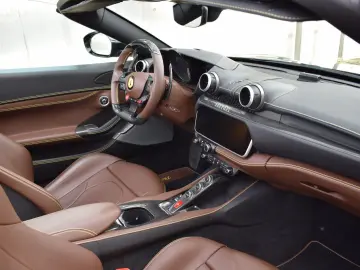 FERRARI Portofino 3.9 T V8 DCT  Carbon LED Lenkrad PPF