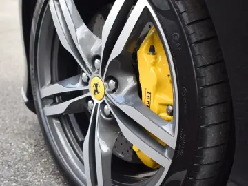 FERRARI Portofino 3.9 T V8 DCT  Carbon LED Lenkrad PPF