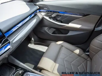 BMW 520d M-Sport AHK ACC HUD PANO 360  SITZBELÜFTUNG