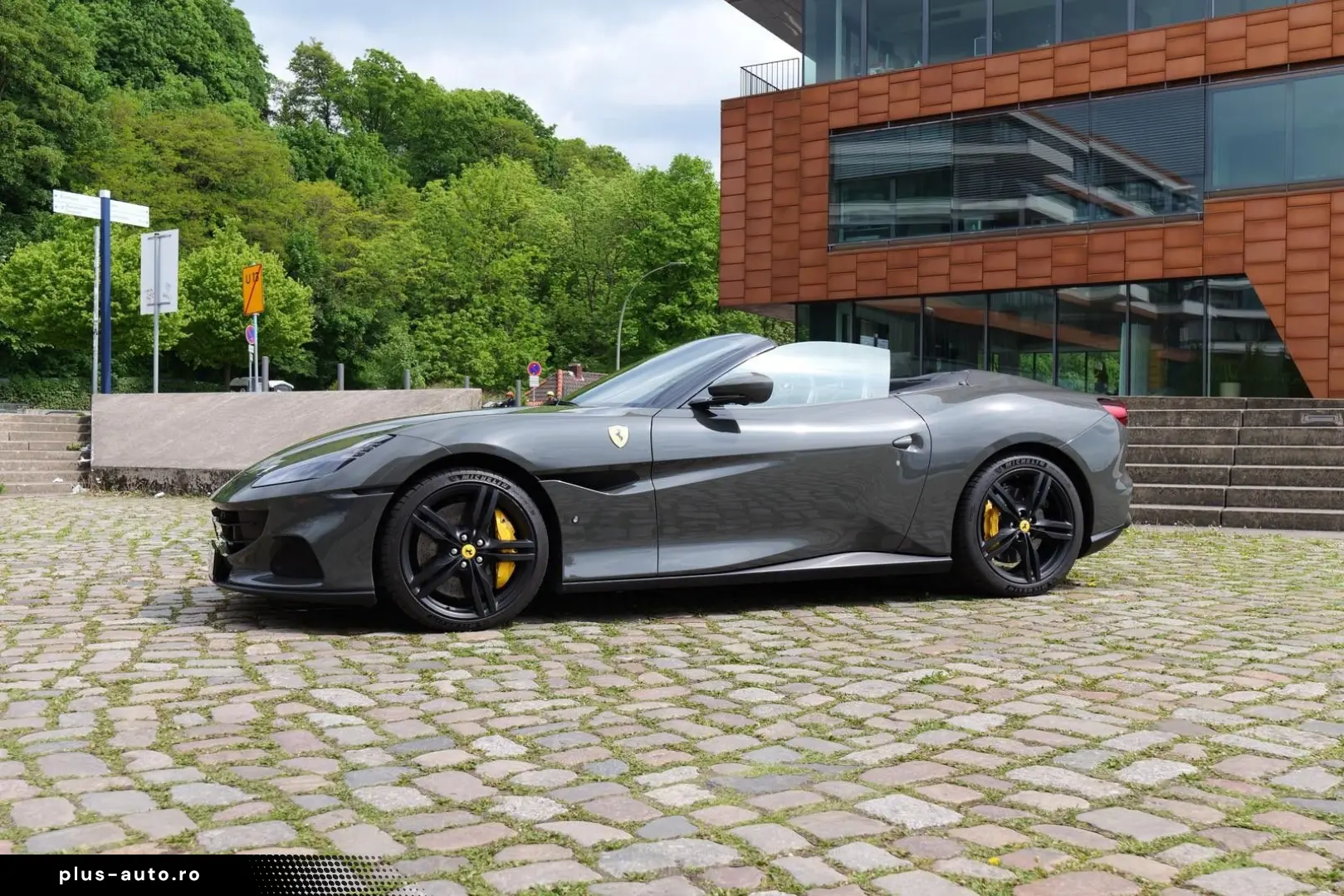 FERRARI Portofino M