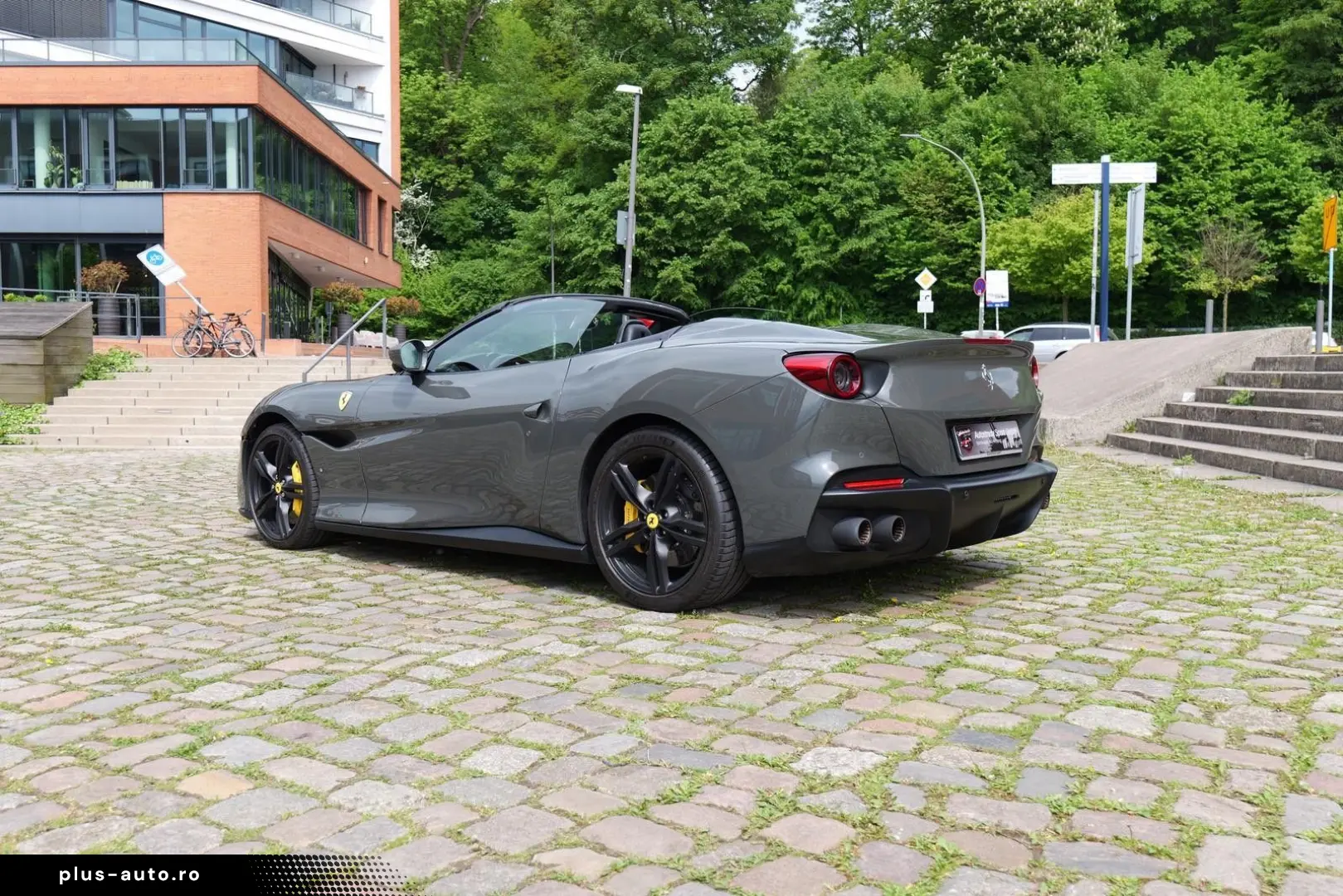FERRARI Portofino M