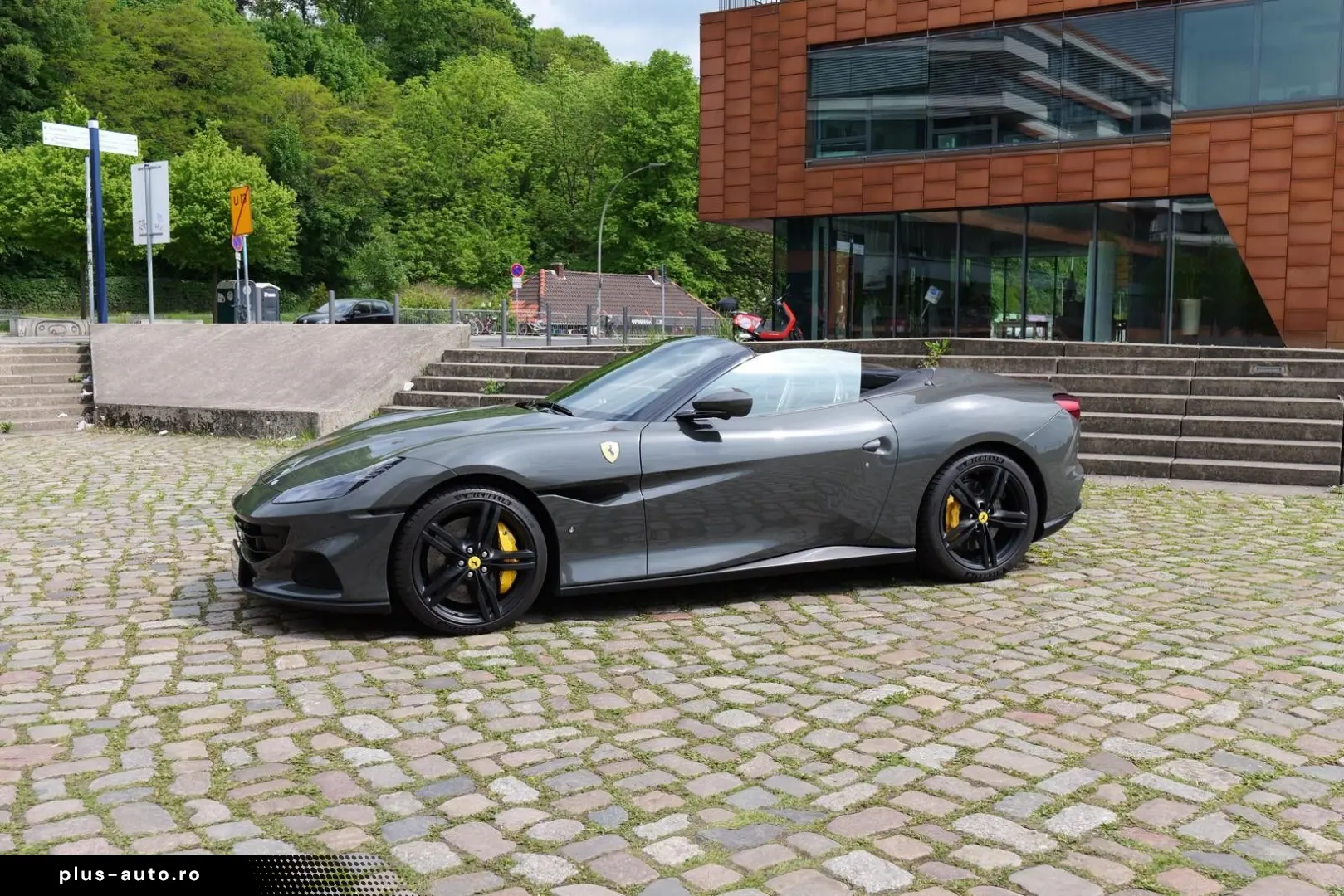 FERRARI Portofino M