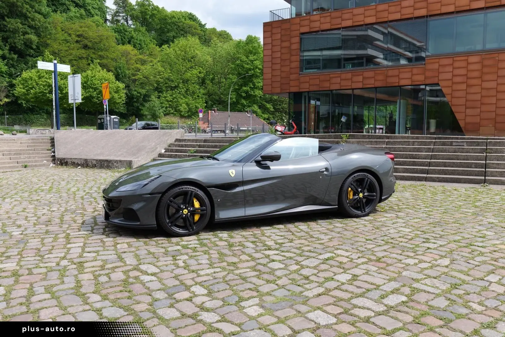 FERRARI Portofino M