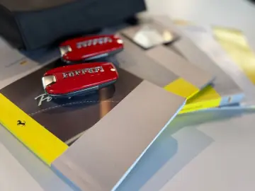 FERRARI Portofino M SITZBEL 20  APPLE CAM SCUDERIA POWER