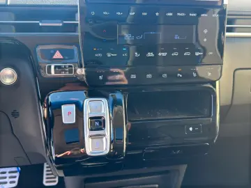 Hyundai STARIA 1.6 T-GDI HEV SIGNATURE SD PANORAMA