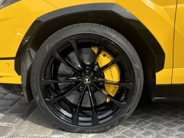 LAMBORGHINI Urus S