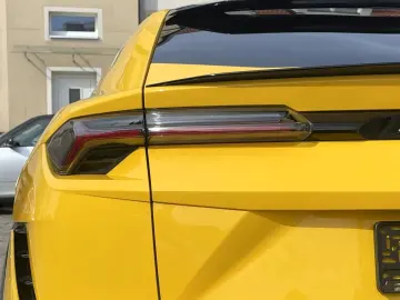 LAMBORGHINI Urus S