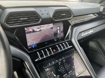 LAMBORGHINI Urus S
