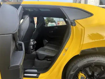 LAMBORGHINI Urus S