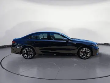 BMW 520i M SPORT PRO Iconic Glow harman kardon Alarm