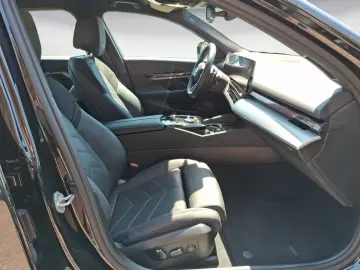 BMW 520i M SPORT PRO Iconic Glow harman kardon Alarm