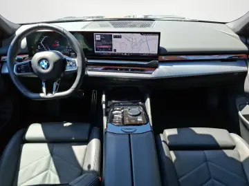 BMW 520i M SPORT PRO Iconic Glow harman kardon Alarm