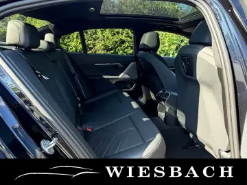 BMW 520i M Sport Pro  21  PANO HARMAN 360  AHK