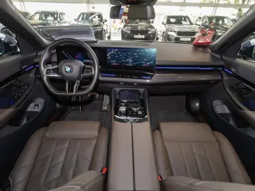 BMW 520d xDrive M Sport HUD ACC 360 KAM RFK NAVI LM