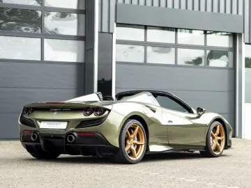 FERRARI F8 SPIDER VERDE MASONI DAYTONA SEAT LIFT CARPLAY