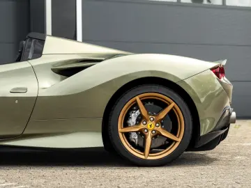 FERRARI F8 SPIDER VERDE MASONI DAYTONA SEAT LIFT CARPLAY