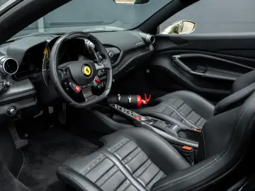 FERRARI F8 SPIDER VERDE MASONI DAYTONA SEAT LIFT CARPLAY