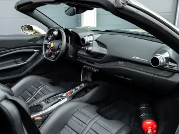 FERRARI F8 SPIDER VERDE MASONI DAYTONA SEAT LIFT CARPLAY
