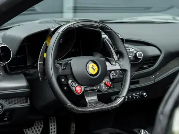 FERRARI F8 SPIDER VERDE MASONI DAYTONA SEAT LIFT CARPLAY