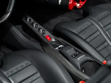 FERRARI F8 SPIDER VERDE MASONI DAYTONA SEAT LIFT CARPLAY