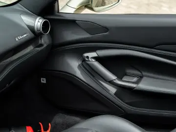 FERRARI F8 SPIDER VERDE MASONI DAYTONA SEAT LIFT CARPLAY