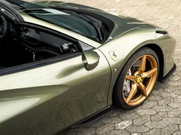 FERRARI F8 SPIDER VERDE MASONI DAYTONA SEAT LIFT CARPLAY