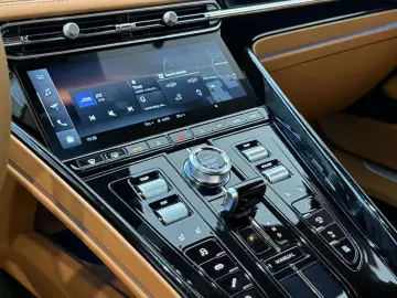 ASTON MARTIN DB12 4.0 V8   Satin Racing Green   21 F…