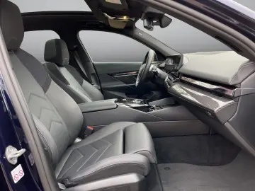 BMW 550e xDrive Limousine M Sportpaket Head-Up DAB