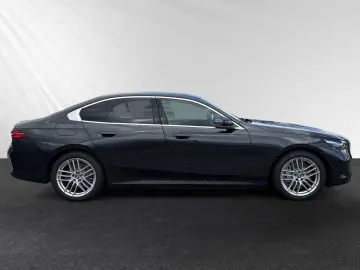 BMW 550e xDrive Inkl. € 1.190 Zubehörbonus AHK Panor